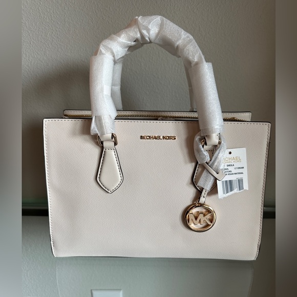 Michael Kors Cream Sheila satchel with crossbody strap. - Picture 1 of 11